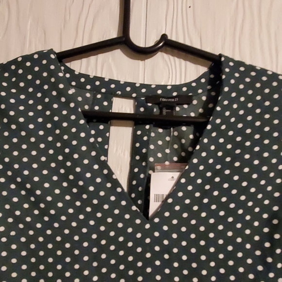 Top - Picture 2 of 3